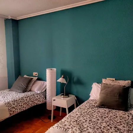 A Pocos Minutos Del Centro Con Parking Gratis En El Edificio Nº Registro Vu-74 Daire