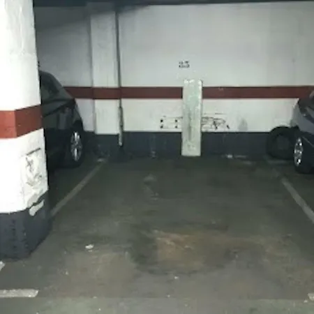 A Pocos Minutos Del Centro Con Parking Gratis En El Edificio Nº Registro Vu-74 * Salamanca