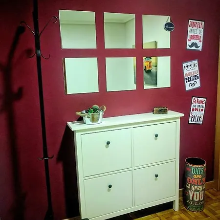 A Pocos Minutos Del Centro Con Parking Gratis En El Edificio Nº Registro Vu-74 *