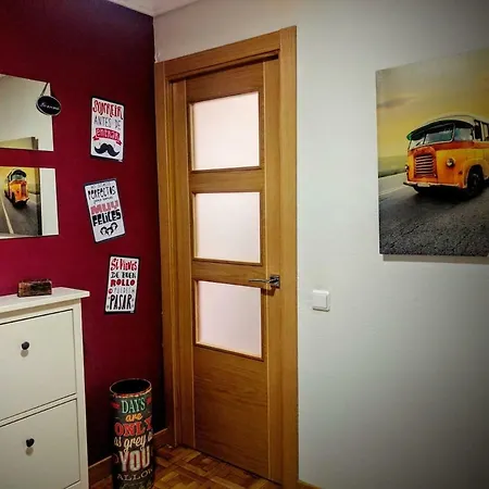 A Pocos Minutos Del Centro Con Parking Gratis En El Edificio Nº Registro Vu-74 *