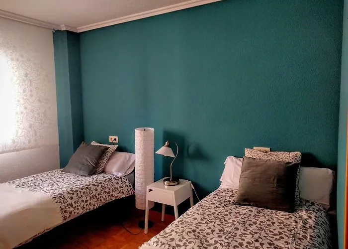 A Pocos Minutos Del Centro Con Parking Gratis En El Edificio Nº Registro Vu-74 Apartmán