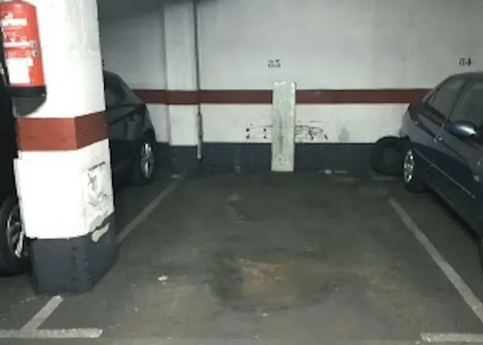 A Pocos Minutos Del Centro Con Parking Gratis En El Edificio Nº Registro Vu-74 * Salamanka