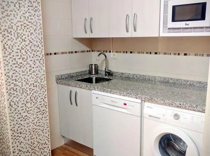 A Pocos Minutos Del Centro Con Parking Gratis En El Edificio Nº Registro Vu-74 * Salamanka